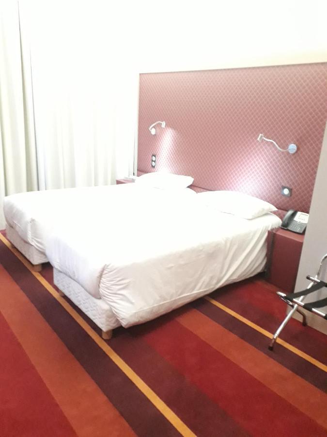 Hotel Le Chateaubriant Luaran gambar